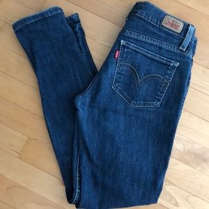 Levi’s 524 low waisted jeans